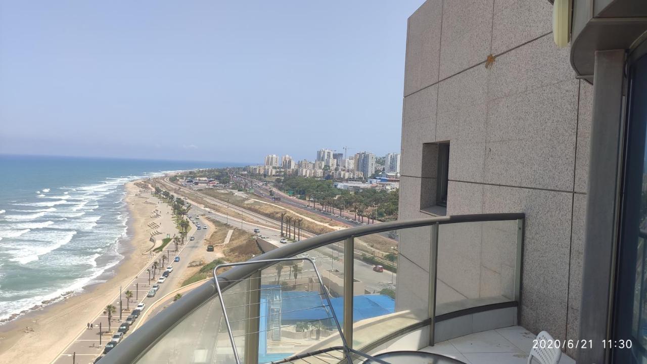 Almogim- Almog Building Haifa Eksteriør billede
